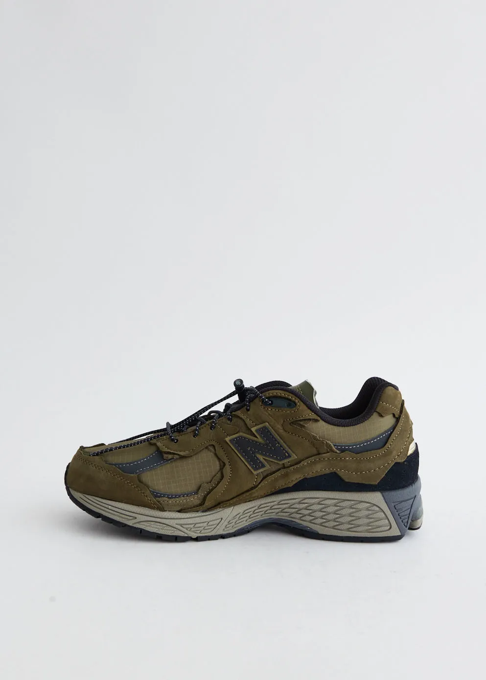 2002R Protection Pack 'Olive' Sneakers